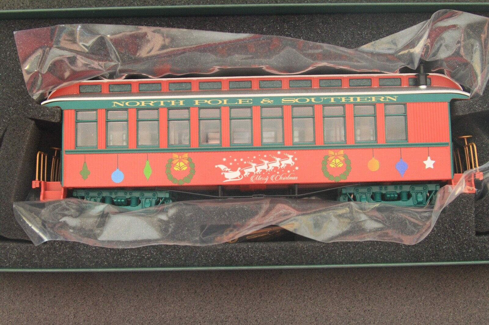 Bachmann On30 Scale Spectrum Convertible Coach Lighted Interior Christmas 26206